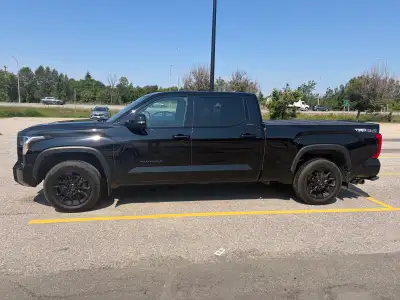 2025 Toyota Tundra TRD Limited Off Road Package. 6.5 foot box. Hard tonneau cover(folding). 39000km....