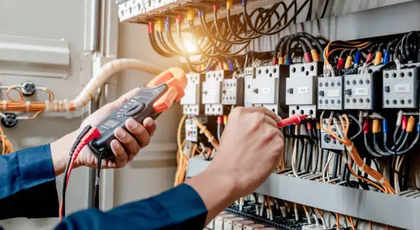 Master electrician services $40 dollars /hour，text  825-459-769562863711945217122