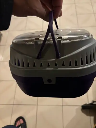 Ce transporteur pour petits animaux est idéal pour déplacer en toute sécurité vos compagnons comme l...