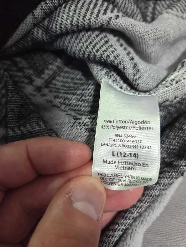 Time and Tru Women's Black & White Plaid Button-Up Shirt Jacket in Women's - Tops & Outerwear in City of Halifax - Image 4