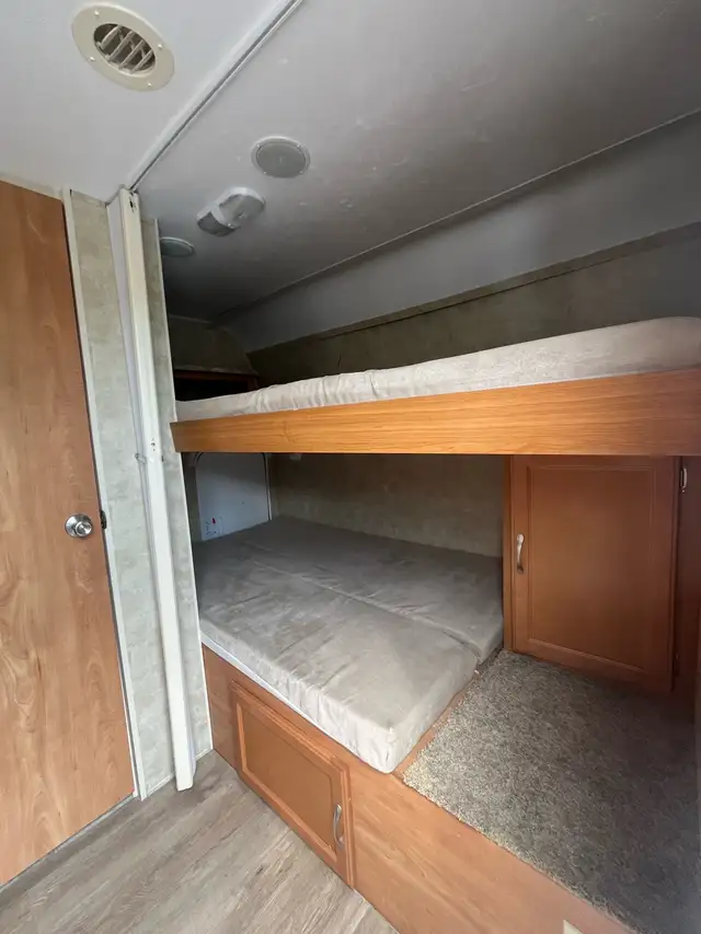 2008 Kodiak Scamper Trailer in Travel Trailers & Campers in Kingston - Image 9