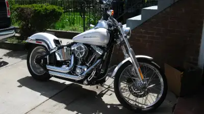 2007 HARLEY DEUCE ,6 SPEED TRAN PEARL GOLD WHITE 5167 MILES. US BIKE