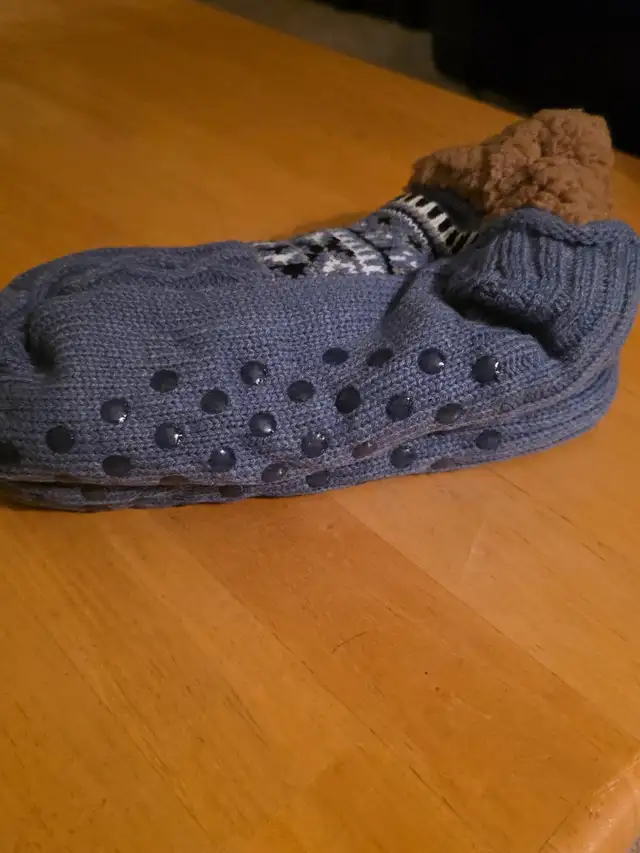 Soft Knit Slip On Slippers. in Women's - Shoes in Ottawa - Image 2