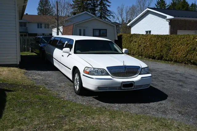 Stetched Limousine482652713208391681