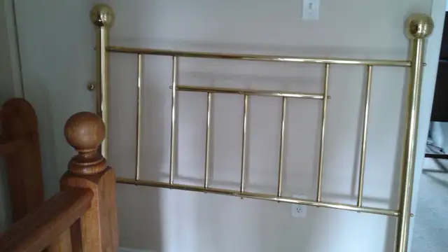 Gorgeous brass bed! in Beds & Mattresses in Oakville / Halton Region - Image 3