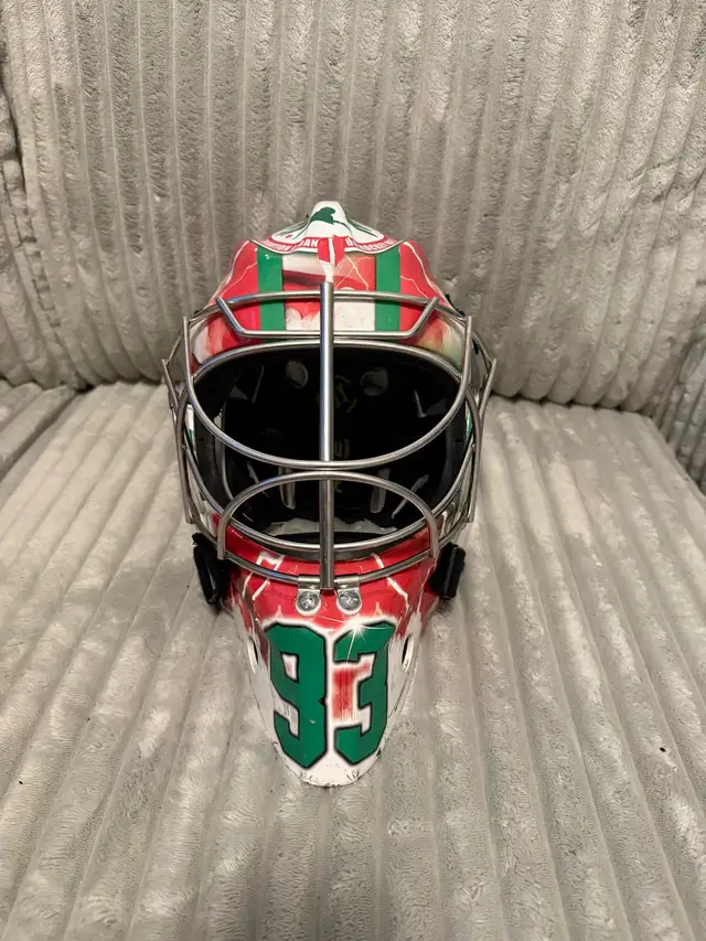Warrior RF2 E+ Goalie helmet in Hockey in Ottawa - Image 4