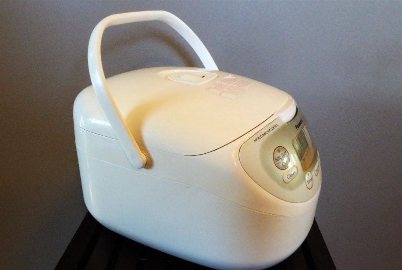 Panasonic SRNA18 825W 10 Cup Electronic Rice Cooker. Kitchen