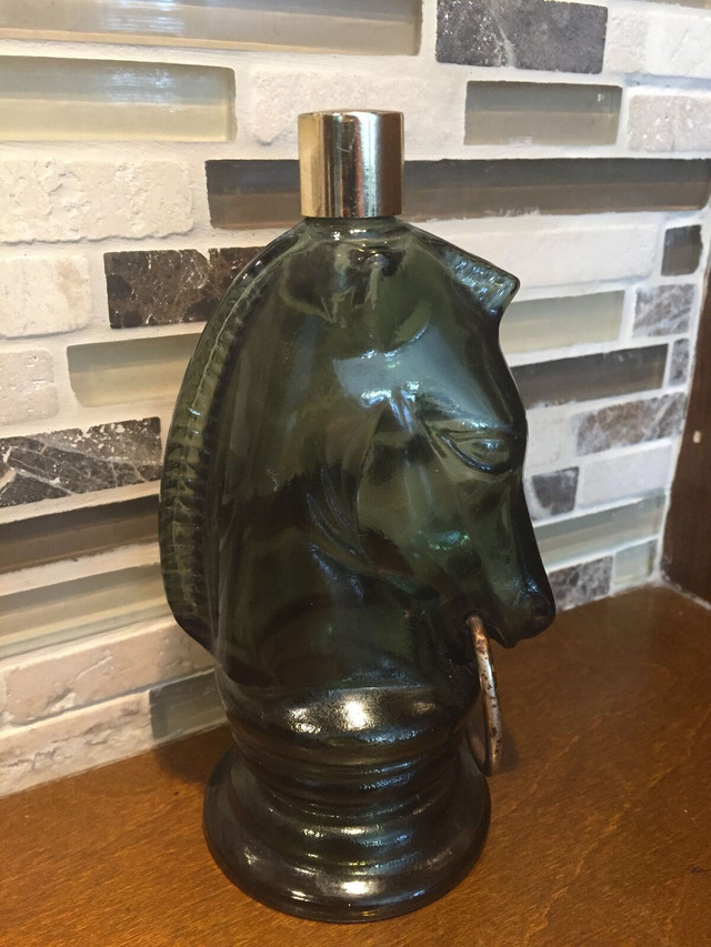 VINTAGE HORSE HEAD "Chess Knight" Avon After Shave  Bottle in Arts & Collectibles in Mississauga / Peel Region - Image 2