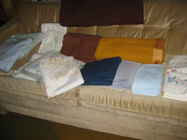 COUVERTURES (BLANKET) - LITERIE POUR LIT SIMPLE ET DOUBLE in Other in Laval / North Shore - Image 11