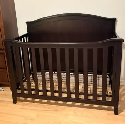 Bassinette couleur brun foncé à vendre, View more