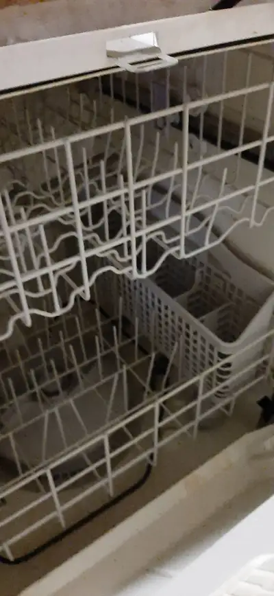 Dishwasher machine. KenmoreIt works fine 150 dol. only for today ,Obbo