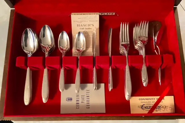 Community Silverplate Flatware Set in Kitchen & Dining Wares in City of Toronto - Image 3