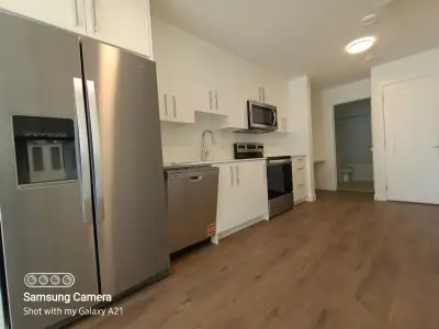IMPRESSIVE NEWLY BUILT 1 BDRM 1 BTH, CARRINGVUE GR, NW, CALGARY