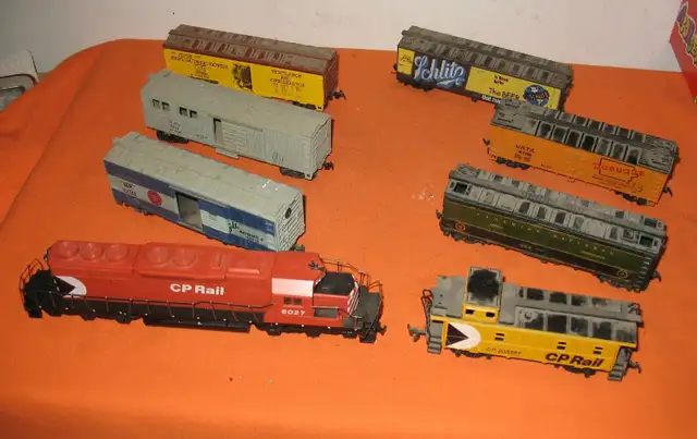 HO Scale Train CP Rail Diesel #6027 Plus 7 Rail Cars in Hobbies & Crafts in Edmonton - Image 3