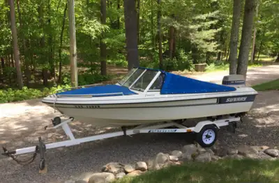 1988 15’ 2” Sunray Cavalier Bowrider with 1975 Evinrude 70hp. Package tows nicely and is easy to lau...