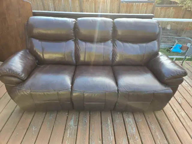 Genuine Leather 3-Seater Couch in Couches & Futons in Kamloops - Image 2