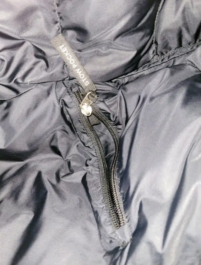 New North Face puffer jacket size xsmall  in Women's - Tops & Outerwear in City of Montréal - Image 7