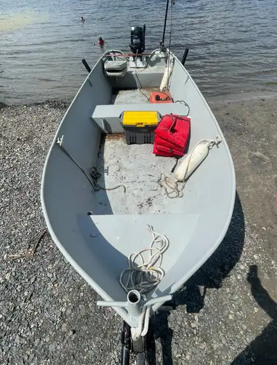 1982 merc 20hp Lower resealed and fresh oil Carb rebuilt New Impeller easy to start and runs great V...