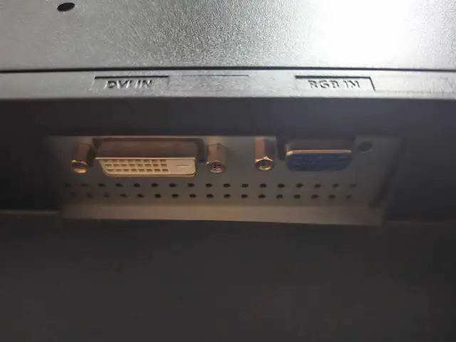 Samsung SyncMaster 2253LW Monitor (21.6") in Monitors in Oshawa / Durham Region - Image 4