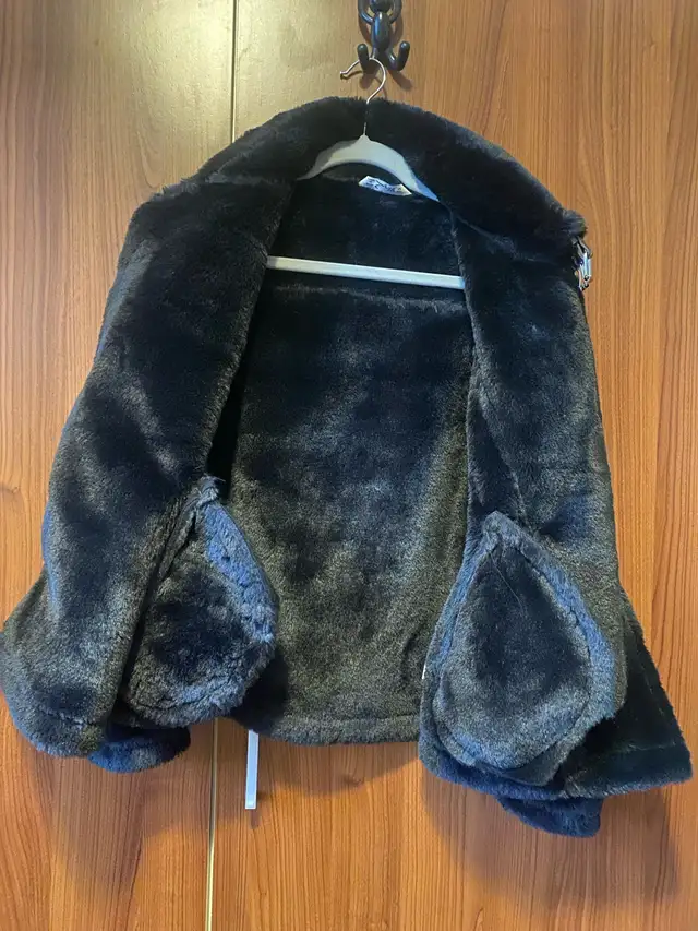 Black Faux Suede Jacket  in Women's - Tops & Outerwear in City of Toronto - Image 3