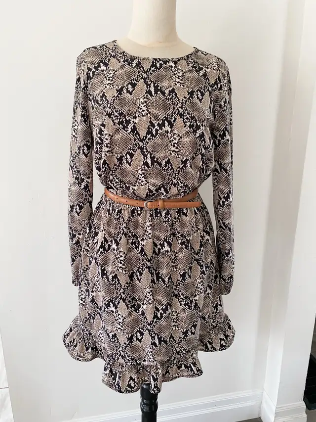 Long Sleeve Dress in Women's - Dresses & Skirts in Kitchener / Waterloo - Image 2
