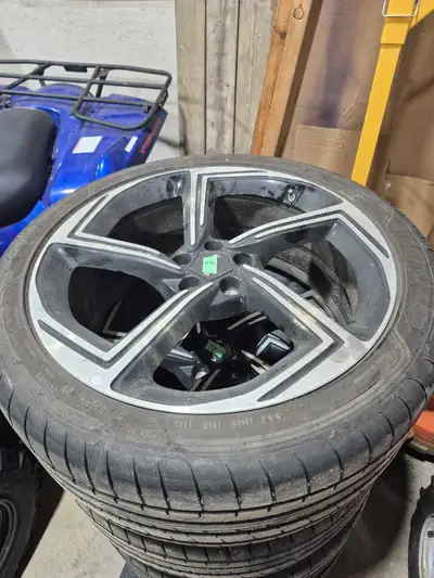 Oem 21" rims/tires/sensors from a 2023 kia ev6 gt with about 9000kms of use. No issues just looking...
