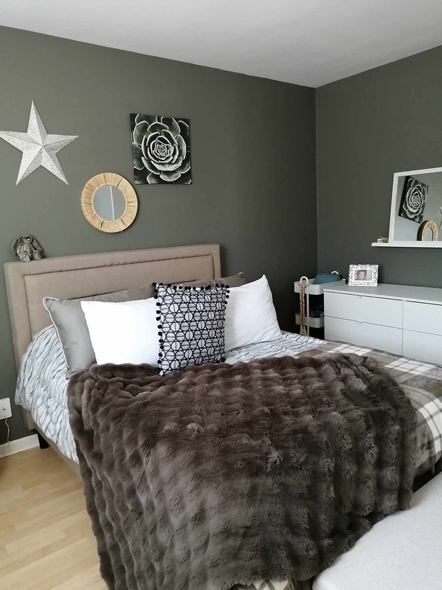 Set de chambre comprenant tête et base de lit couleur gris-beige dans Lits et matelas  à Lanaudière - Image 4