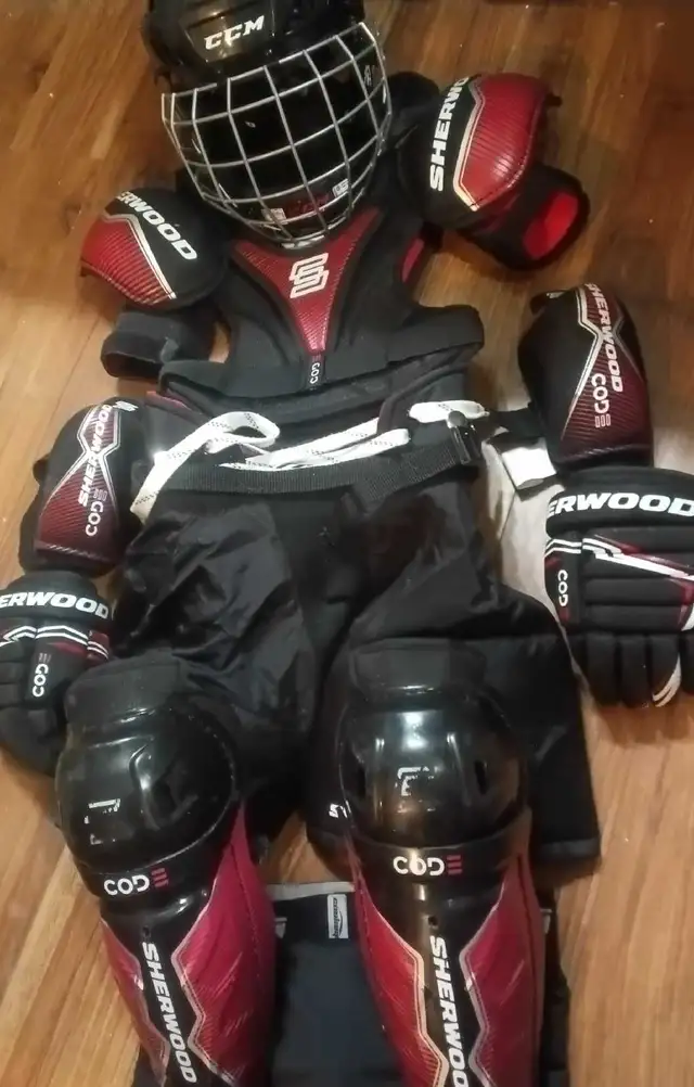 Sherwood CODE Premium Hockey Protective Kit, Youth, Black/Red, in Hockey in St. Albert - Image 3