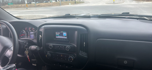 2015 Silverado Crew Cab with Bluetooth and Power Windows in Cars & Trucks in Markham / York Region - Image 4