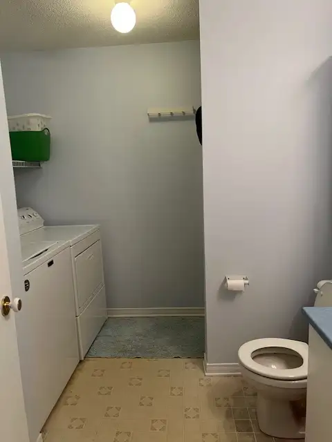 Room for rent Aylmer - female only in Room Rentals & Roommates in Gatineau - Image 8