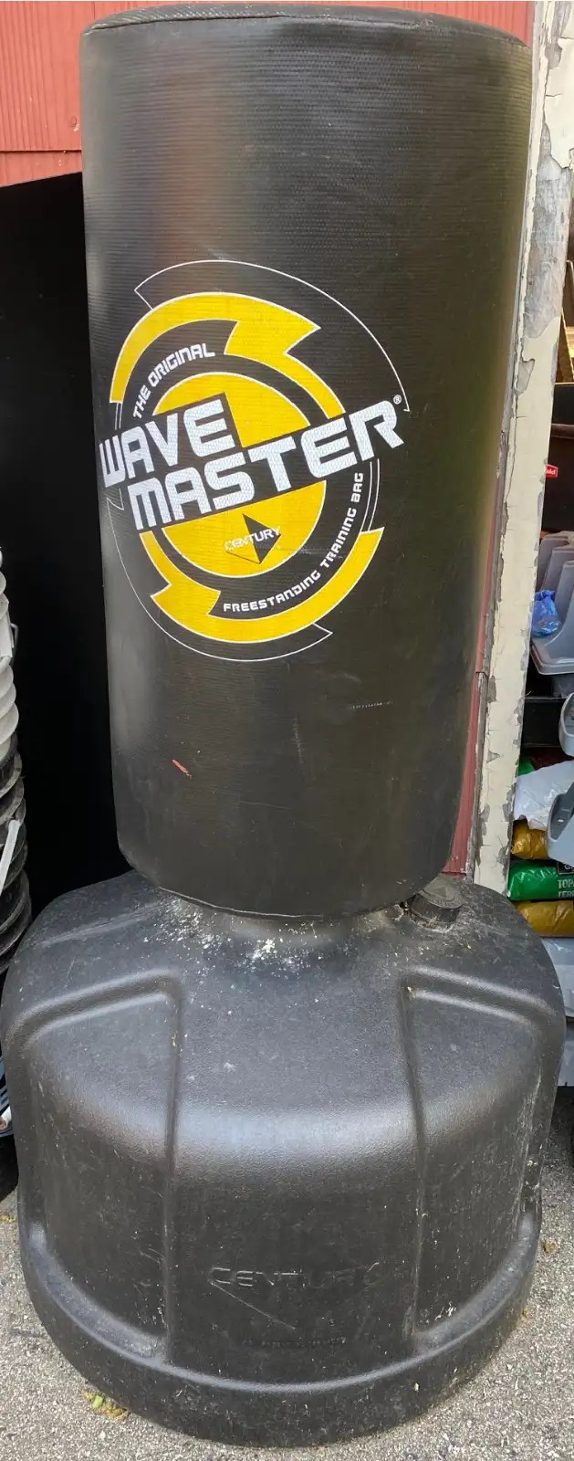 Punching bag ~ stand alone free ~ adjustable height - MUST GO ! in Exercise Equipment in Kitchener / Waterloo - Image 2