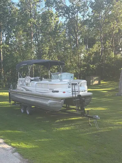 2017 Yamaha 115Hp 130 hrs. Needs nothing. Aluminum floor. Stereo sounds amazing. Led lights everywhe...
