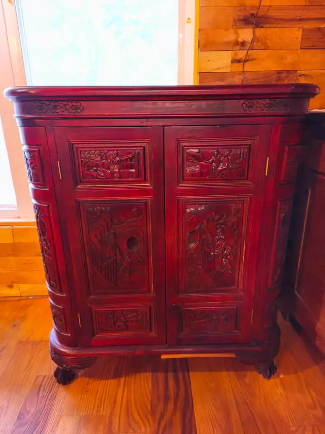 Liquor bar cabinet