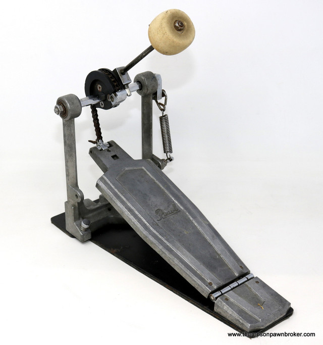 PEARL BASS DRUM PEDAL (DAM.) in Other in Hamilton