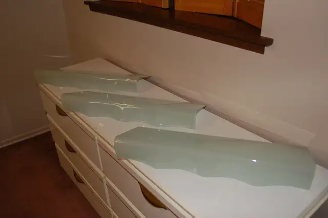 Oblong Frosted Glass Floating Shelf (one left) in Bookcases & Shelving Units in Edmonton - Image 5