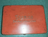 Vintage snap on socket box