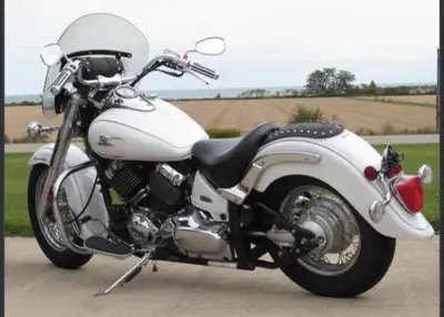 Take a look at this beauty! I am selling my 2006 Yamaha VStar 650, a cruiser motorcycle with a smoot...