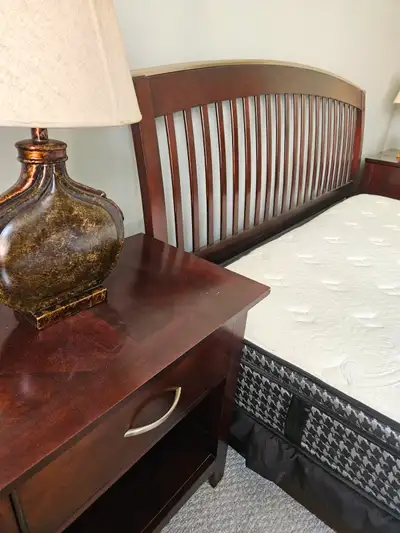 Beautiful solid wood cherry king size sleigh bed. Includes brand new Kingsdown Loft Alumni mattress...