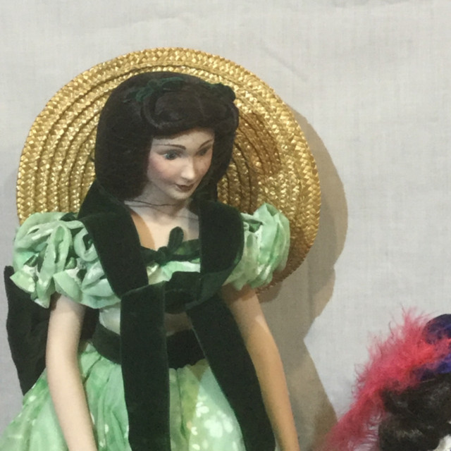 Franklin Mint Gone with the Wind 19” porcelain doll collection in Arts & Collectibles in Hamilton - Image 3