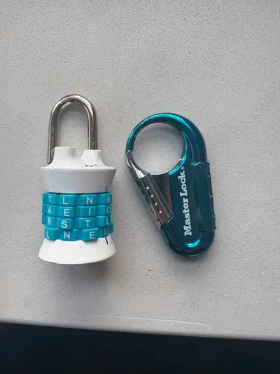 2 locks Master Lock working perfectly I have the opening combination, easy to change