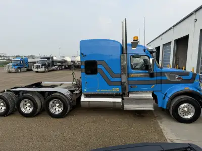 2019 567 Peterbilt 600,000 KM 13,403 Hours X-15 Cummins engine Original owner and one driver