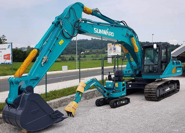Brand New Sunward Excavators (1.8 ton to 21 ton) in Heavy Equipment in Barrie