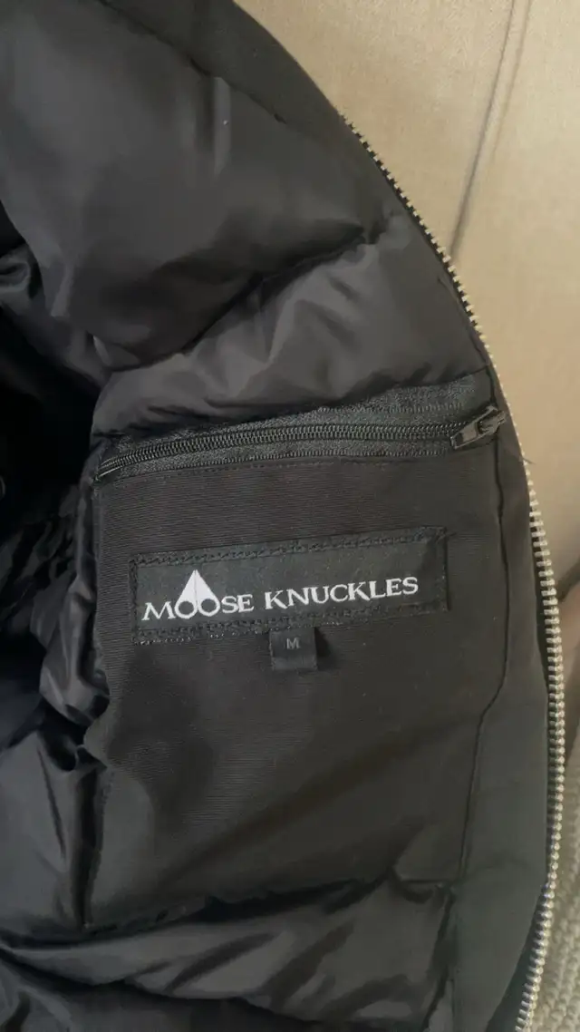 Mens Medium Moose Knuckle in Men's in Oakville / Halton Region - Image 5