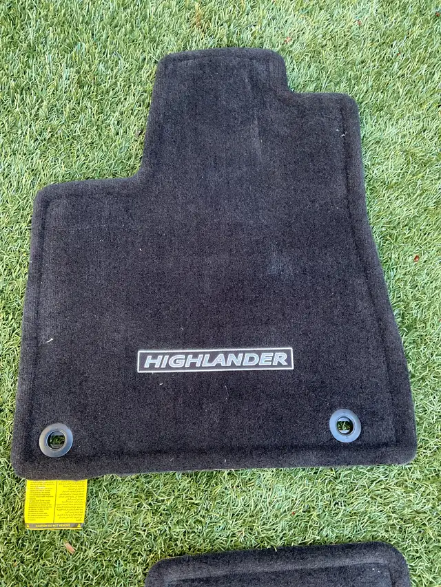 2017 highlander mats never used63417673125891121