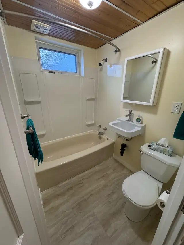 Bright Legal One Bedroom Suite in North Park - Optional Garage in Long Term Rentals in Saskatoon - Image 5