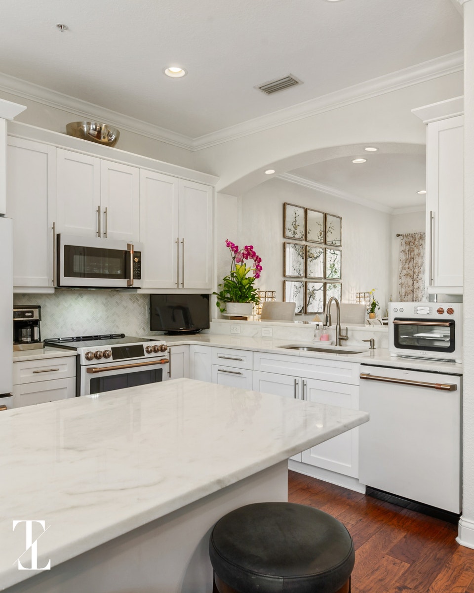 Florida Waterfront Luxury Living!, photo 10 of 17