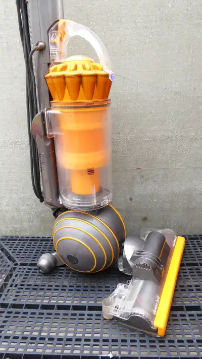 DYSON MULTIFLOOR2 Vacuum. Very good Working condition. $195.