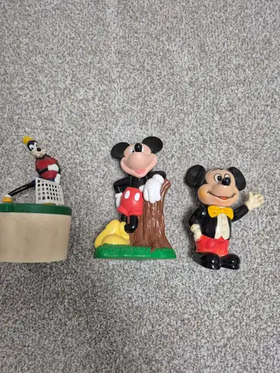 These used vintage Mickey Mouse and Goofy banks are the perfect addition to any Disney collection! T...