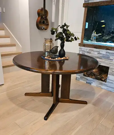 Round dining table kijiji discount