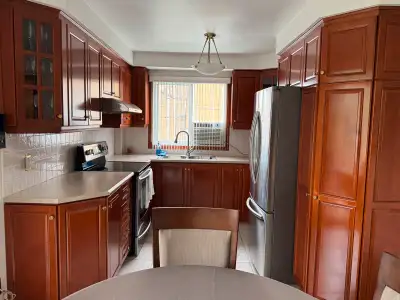 5 1/2 Duplex main floor, 3 bedrooms 2 washrooms